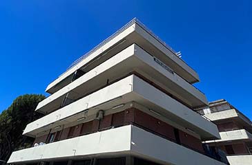 Ristrutturazione facciata condominio a Marina di Carrara
